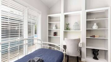 5 bedrooms, desk, iron/ironing board, WiFi