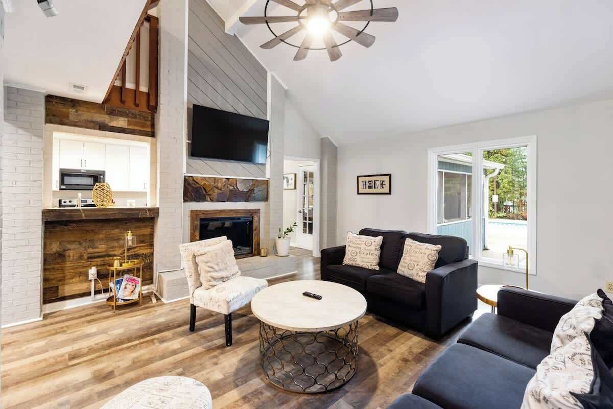 TV, fireplace, offices