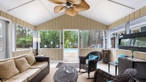 Unclassified image, 5 of 45, button - Poolside Paradise in the Heart of Charlotte (Charlotte)