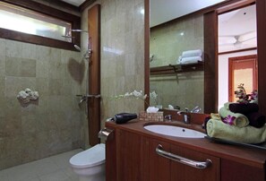Executive Room | Bathroom - Segara Beach House Kuta (Kuta)