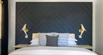 Savannah Condo - Forsyth Park & Downtown Steps Away