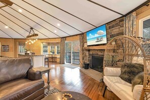 Televisión, chimenea, oficina