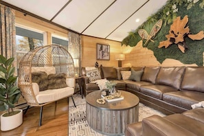 TV, fireplace, offices