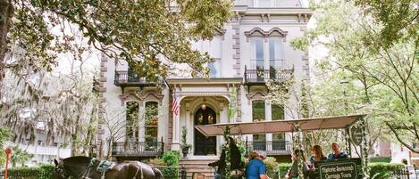 تناول الطعام بالخارج