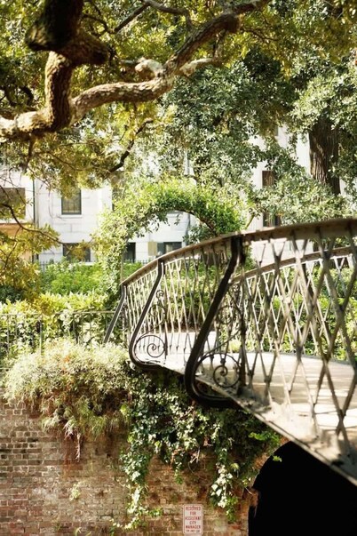 Charming Savannah Townhouse: Walk to Forsyth Park & Downtown!