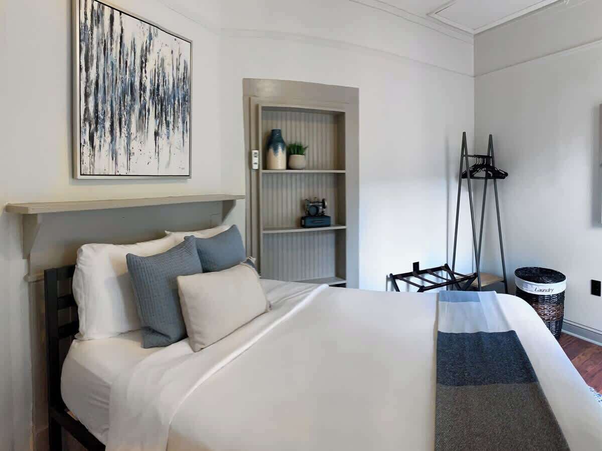 2 多间卧室、熨斗/熨衣板、WiFi、床单