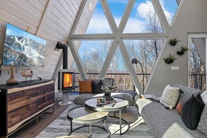 TV, peis og kontorer