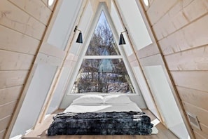 4 bedrooms, iron/ironing board, WiFi, bed sheets - A-Frame at the slope, Beech Mountain Resort (Beech Mountain)