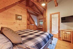 4 bedrooms, desk, iron/ironing board, WiFi