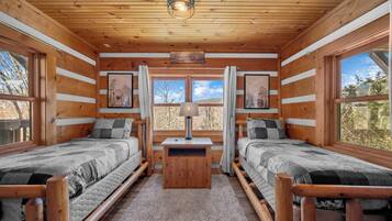 4 Schlafzimmer, Schreibtisch, Bügeleisen/Bügelbrett, WLAN