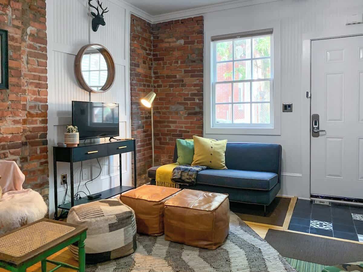 Een televisie en een kantoor