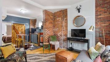 1 bedroom, desk, iron/ironing board, WiFi