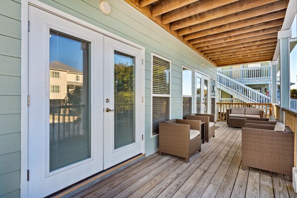 Terrace/patio - 6 Min. Walk to Beach- Sleeps 10 - Pool - Balcony- Lagoon Views (Gulf Shores)