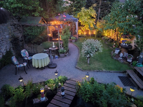 Apartment mit Terrasse und Großen Garten