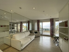 Living area - Le Cap Vert 2Pers Sea View Swimming Pool Parking (Roquebrune-Cap-Martin)