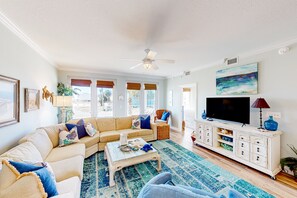 TV - Sunny nautical condo with on-site hot tub, pool, & gym - internet, W/D, & AC (Mexico Beach)