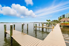 Marina - Amazing oceanfront condo with pool, hot tub, dock, & views - snowbird-friendly (Marco Island)