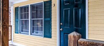 2nd-floor downtown Ludlow studio condo with kitchenette, streaming, seasonal AC