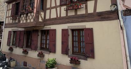 Maison Avec Piscine au Cœur du Village Médiéval de Dambach la Ville
