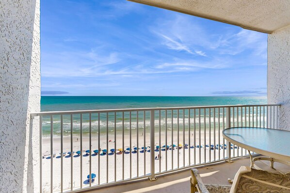 Property grounds - Oceanfront condo with heated pool, tennis, grilling station, & gym - balcony (Miramar Beach)