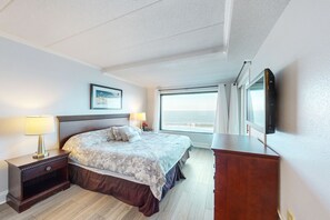 2 bedrooms, iron/ironing board, internet, bed sheets - Beachfront/ocean-view condo with private balconies (Ocean City)