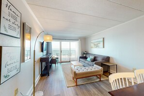 TV - Beachfront/ocean-view condo with private balconies (Ocean City)