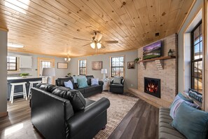 Smart-TV, Kamin, Videospiele