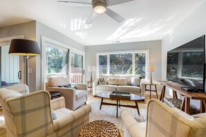 TV - Sunny & peaceful resort condo with golf, pool, tennis courts, & balcony views (Hilton Head)