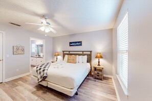 3 bedrooms, iron/ironing board, Internet, bed sheets - Snowbird-friendly home near beach with outdoor pool, grill, W/D, & AC (Panama City Beach)