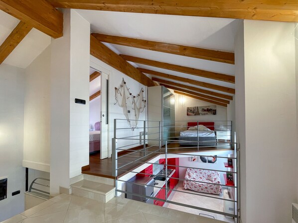 2 多间卧室、熨斗/熨衣板、WiFi、床单