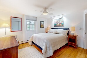 3 habitaciones, tabla de planchar con plancha, internet y ropa de cama 