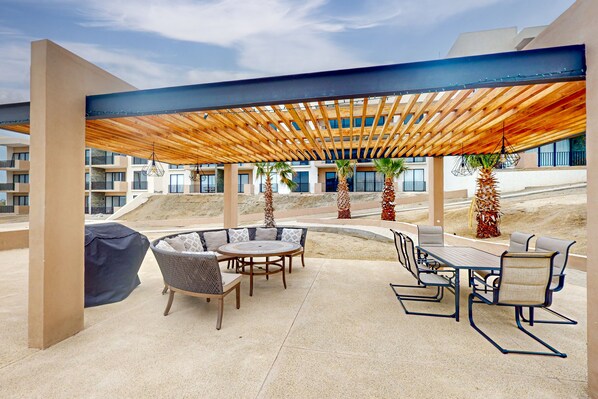 Outdoor dining - Gorgeous dog-friendly apartment with balcony, open layout, heated pool, & AC (Cabo San Lucas)