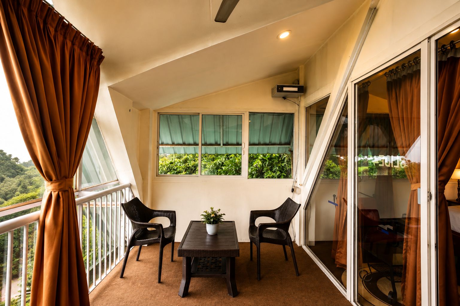 Deluxe Room, Balcony | WiFi (free), bed sheets