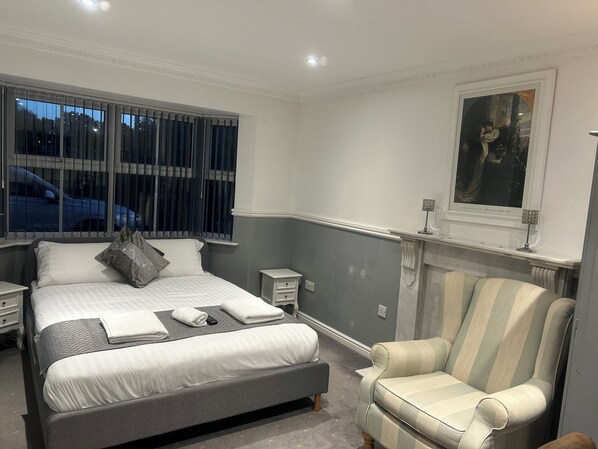 Deluxe Double Room | Individually decorated, individually furnished, desk, laptop workspace