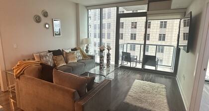 Luxury Buckhead Condo walking distance to hundreds of shops and restaurants