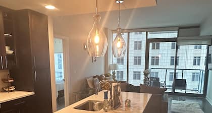 Luxury Buckhead Condo walking distance to hundreds of shops and restaurants