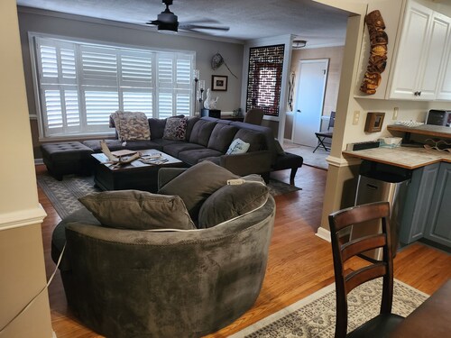 A Stylish 2+ Bedroom Rancher