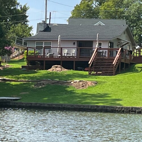 Lake Greenwood Home -- Come refresh in a quiet cove! 