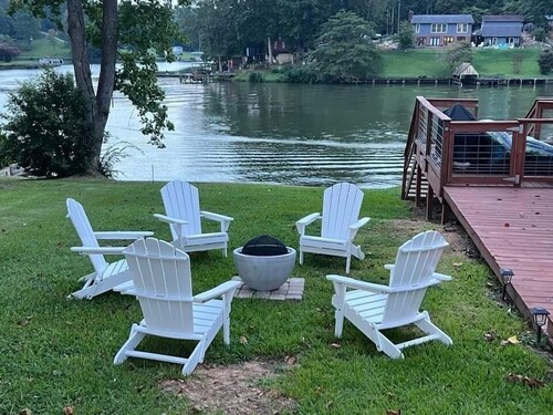 Lake Greenwood Home -- Come refresh in a quiet cove! 