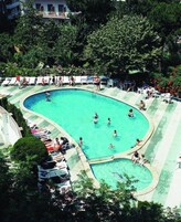 Kolam renang terbuka