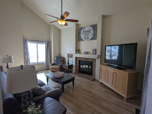 Pet Friendly, Mountain View Home with Park/Playground Access  *see description*