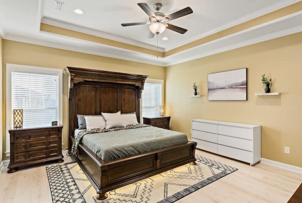 4 bedrooms, desk, iron/ironing board, free WiFi