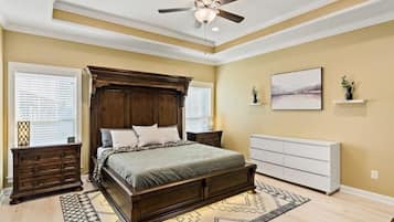 4 bedrooms, desk, iron/ironing board, free WiFi