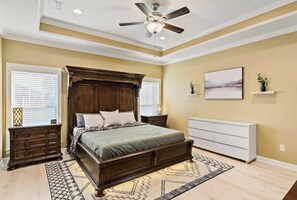 4 bedrooms, desk, iron/ironing board, free WiFi