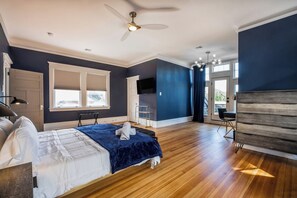 5 bedrooms, iron/ironing board, WiFi, bed sheets