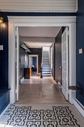 Interior - The Capone House-Al Capone's Historic AC Clubhouse (Atlantic City)