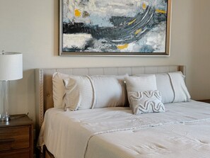 3 室のベッドルーム、アイロン / アイロン台、WiFi (無料)、ベッドシーツ