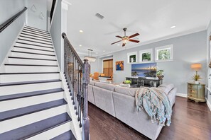 Smart TV - Pet Friendly! Bikes! Inlet Beach! Community Pool! Minutes to the Beach! (Rosemary Beach)