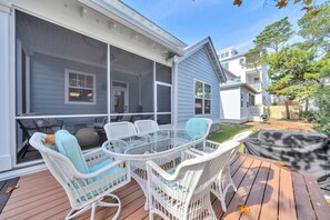 A covered patio with a glass table and white wicker chairs. - Pet Friendly! Bikes! Inlet Beach! Community Pool! Minutes to the Beach! (Rosemary Beach)