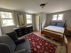 3 bedrooms, iron/ironing board, WiFi, bed sheets - Classic New England Bunkhouse- Home for the whole family! (Haverhill)